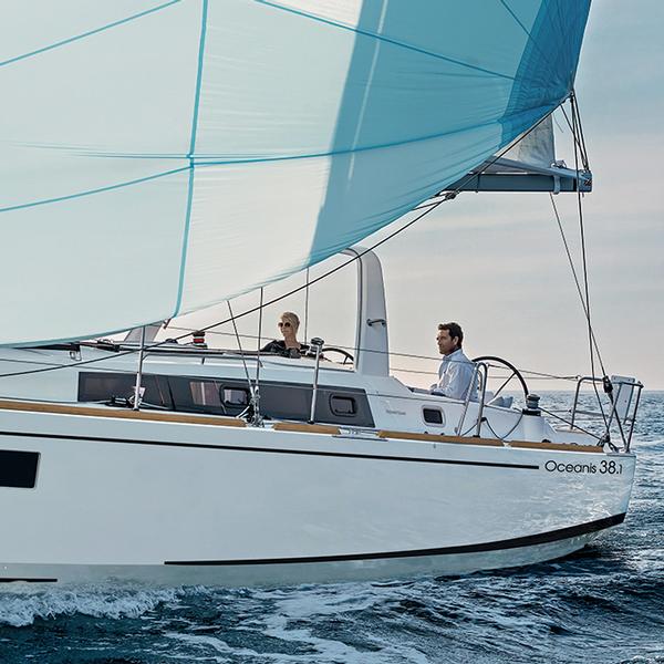 Oceanis 38.1 EN SALLE DE MONTRE!